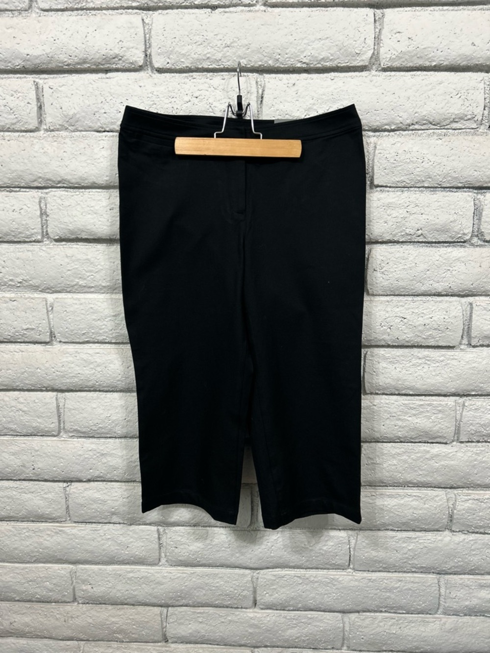 Chico's Black Capris Chicos 1.5 Size 10